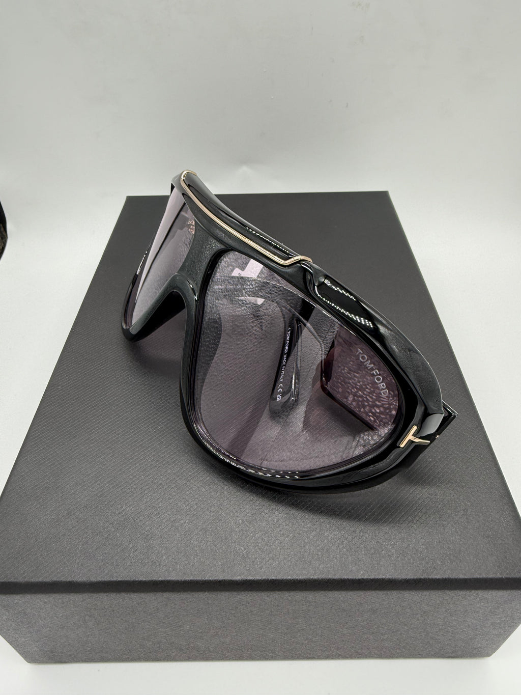 TOM FORD Linden Violet Photochromic Lens Sunglasses (FT1094 01Y) *Brand New*