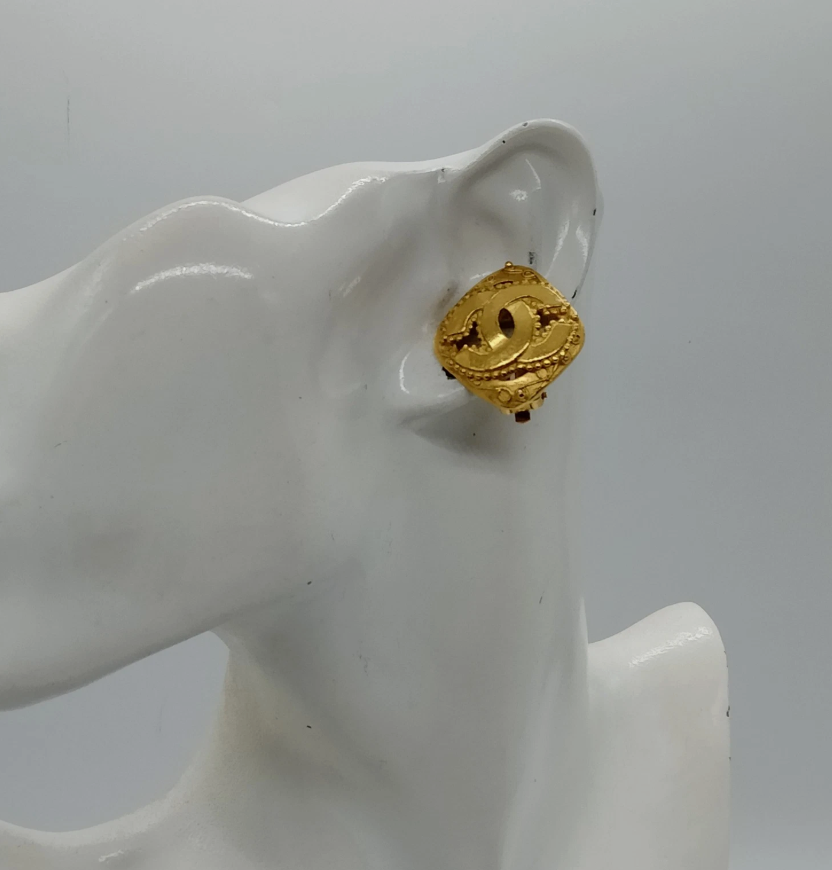 CHANEL CC Logos Rhombus Gold-Plated Clip-On Earrings 96A *Vintage*